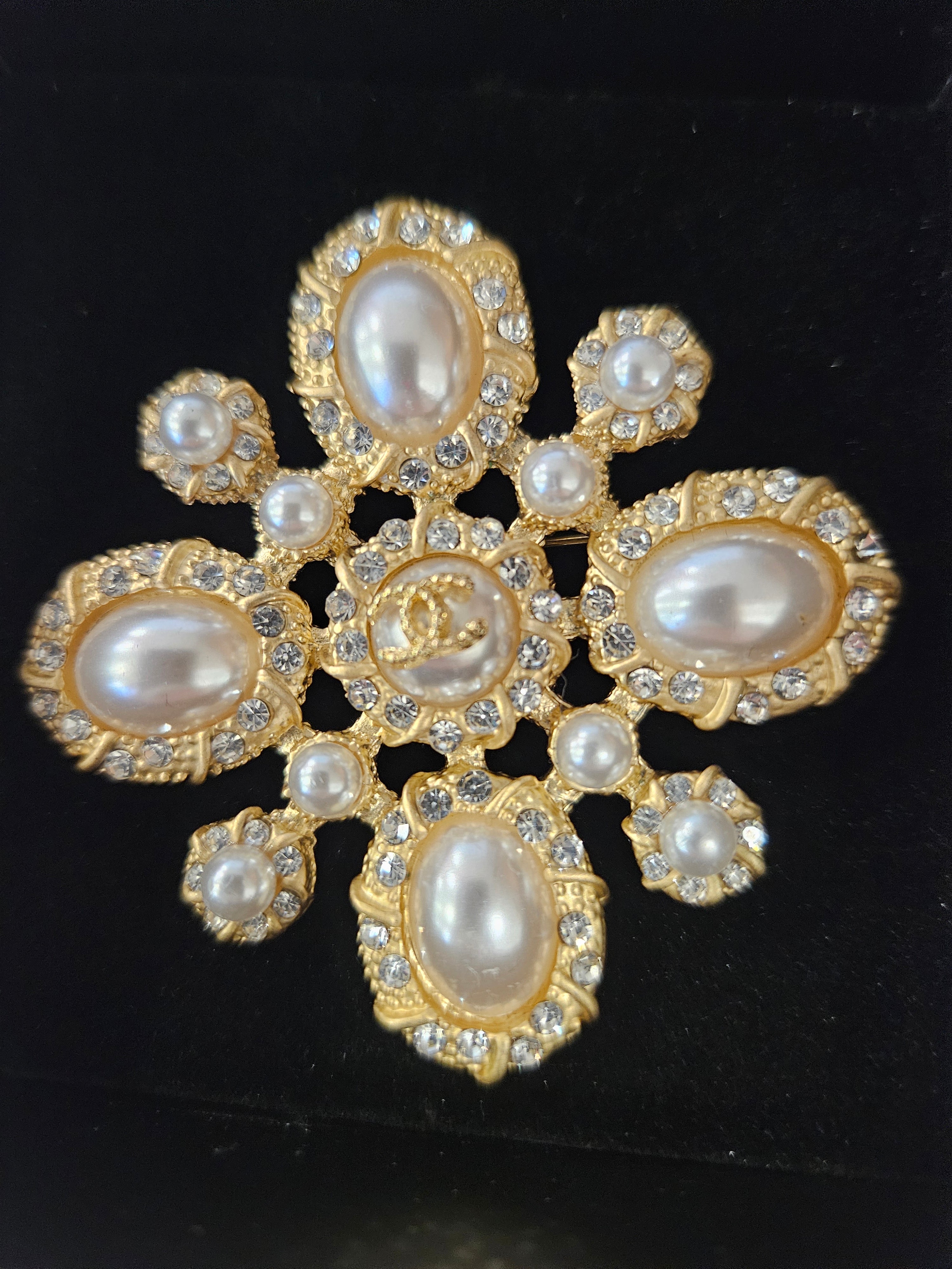 Gold & Pearl Brooch