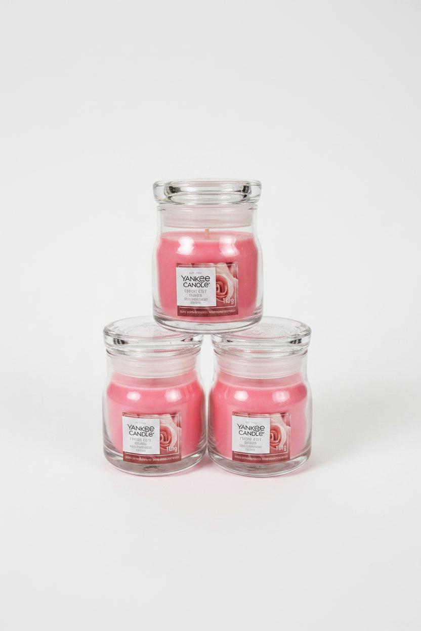 Yankee fresh cut roses small candle