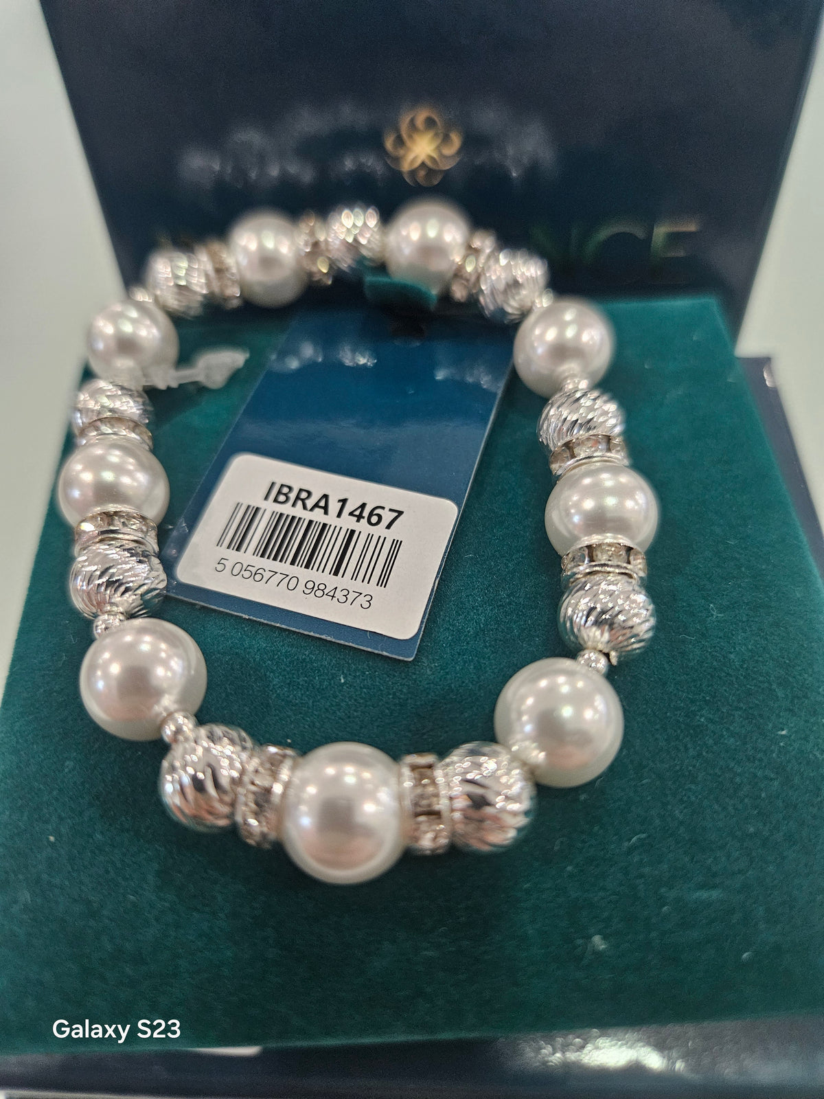 Silverplated stretch braclet with pearls