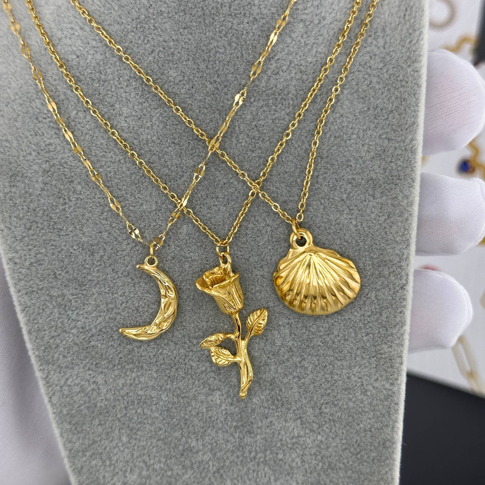 L. Style Seashell Necklace 18K Gold Plated Steel