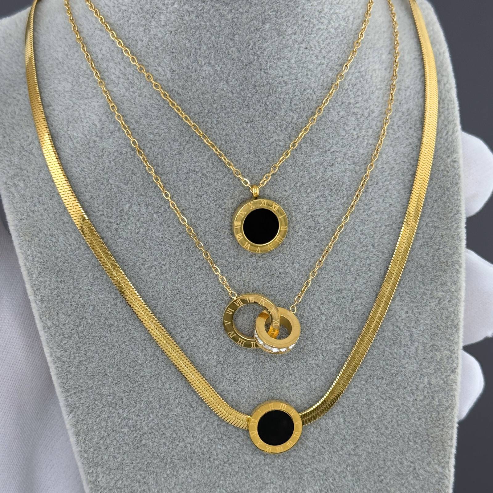 L. Style Roman Numeral Circular Pendant 18k Gold Plated Steel