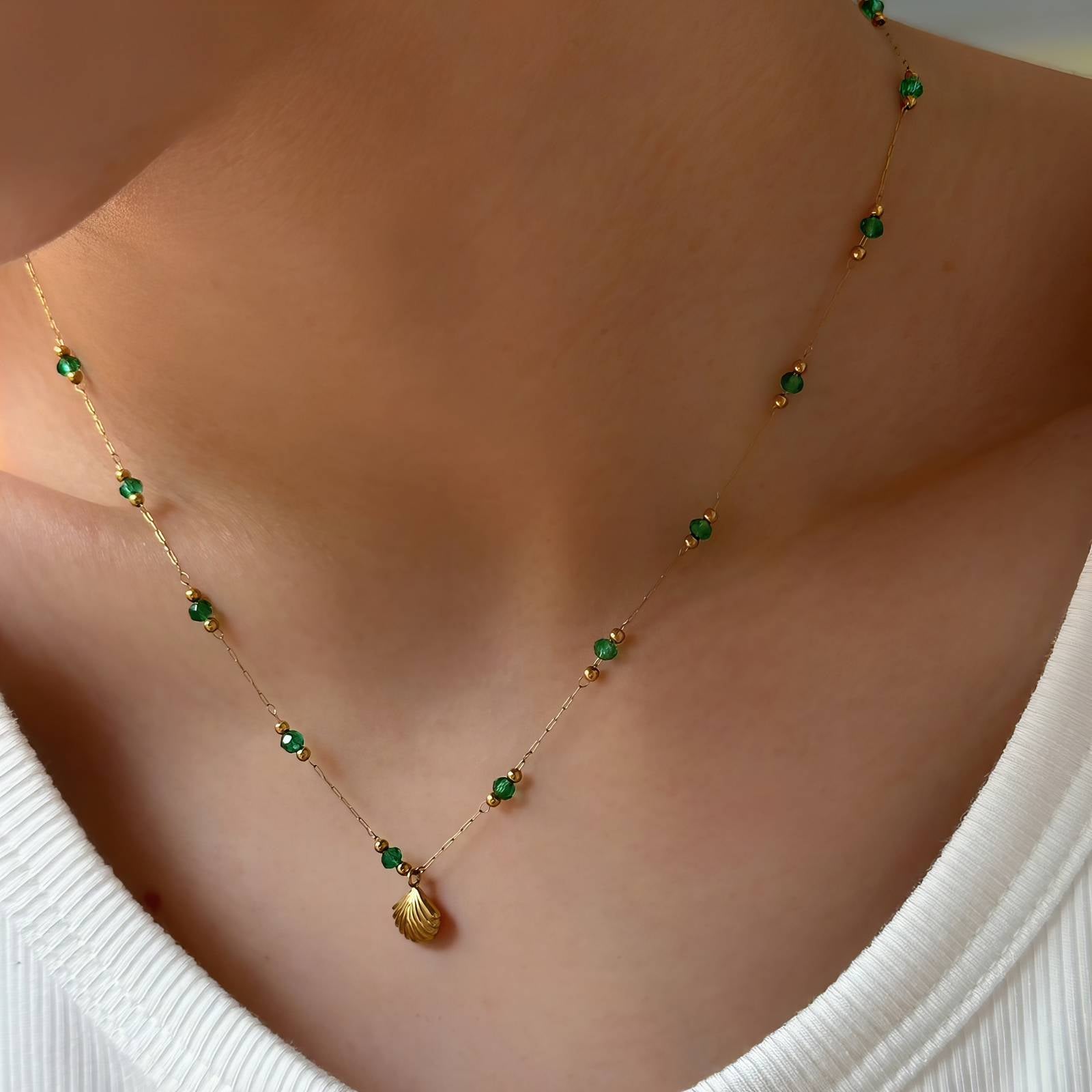 L. Style Shell Pendant & Green Beads Gold Plated Steel