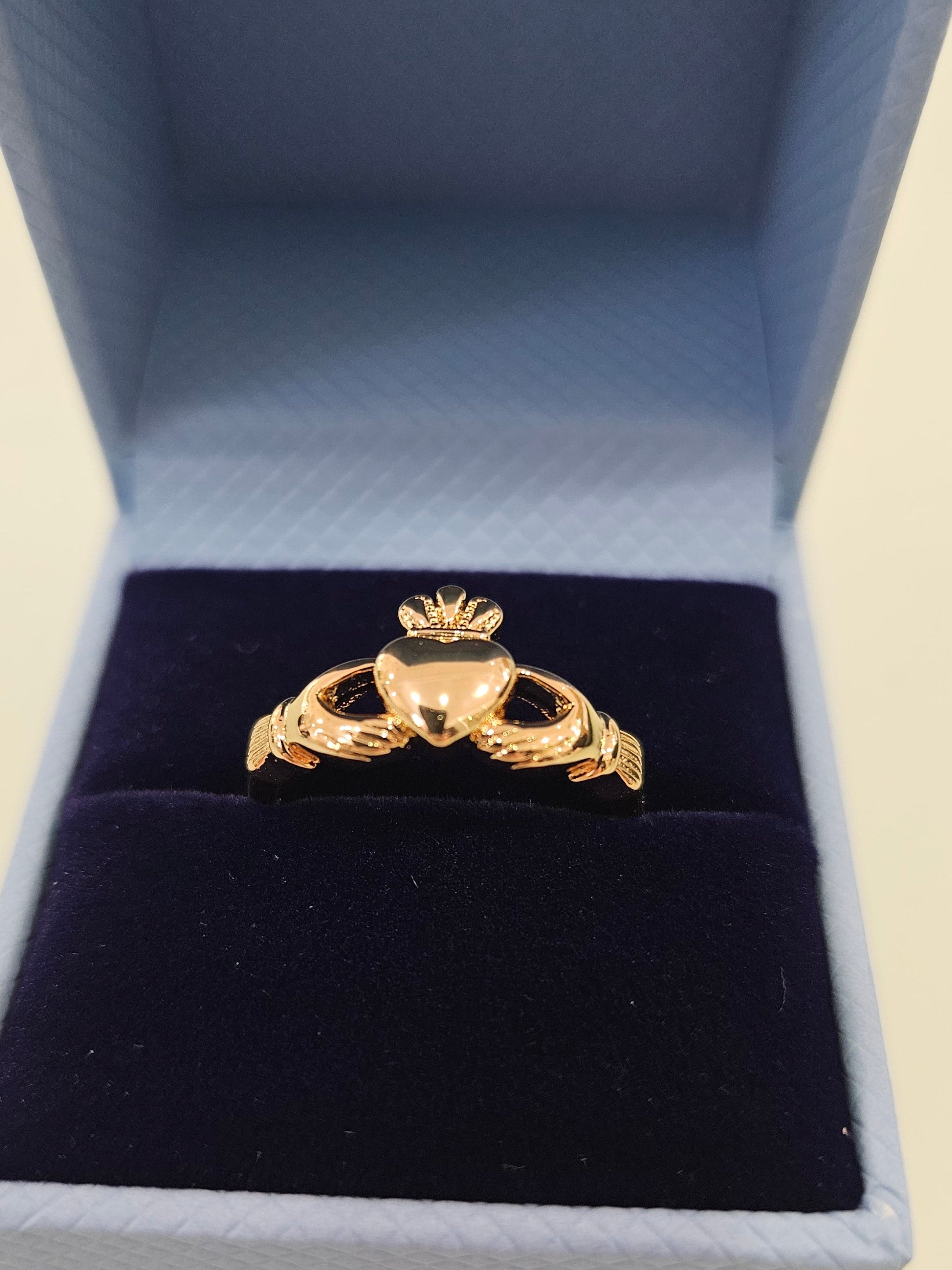 Goldplated  claddagh  ring