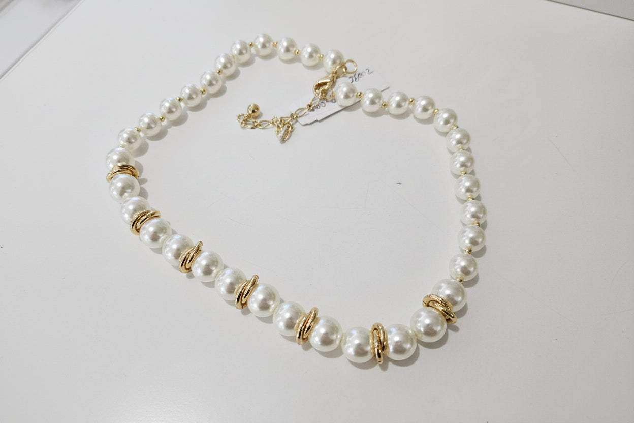 Pearl & Gold Short Necklace