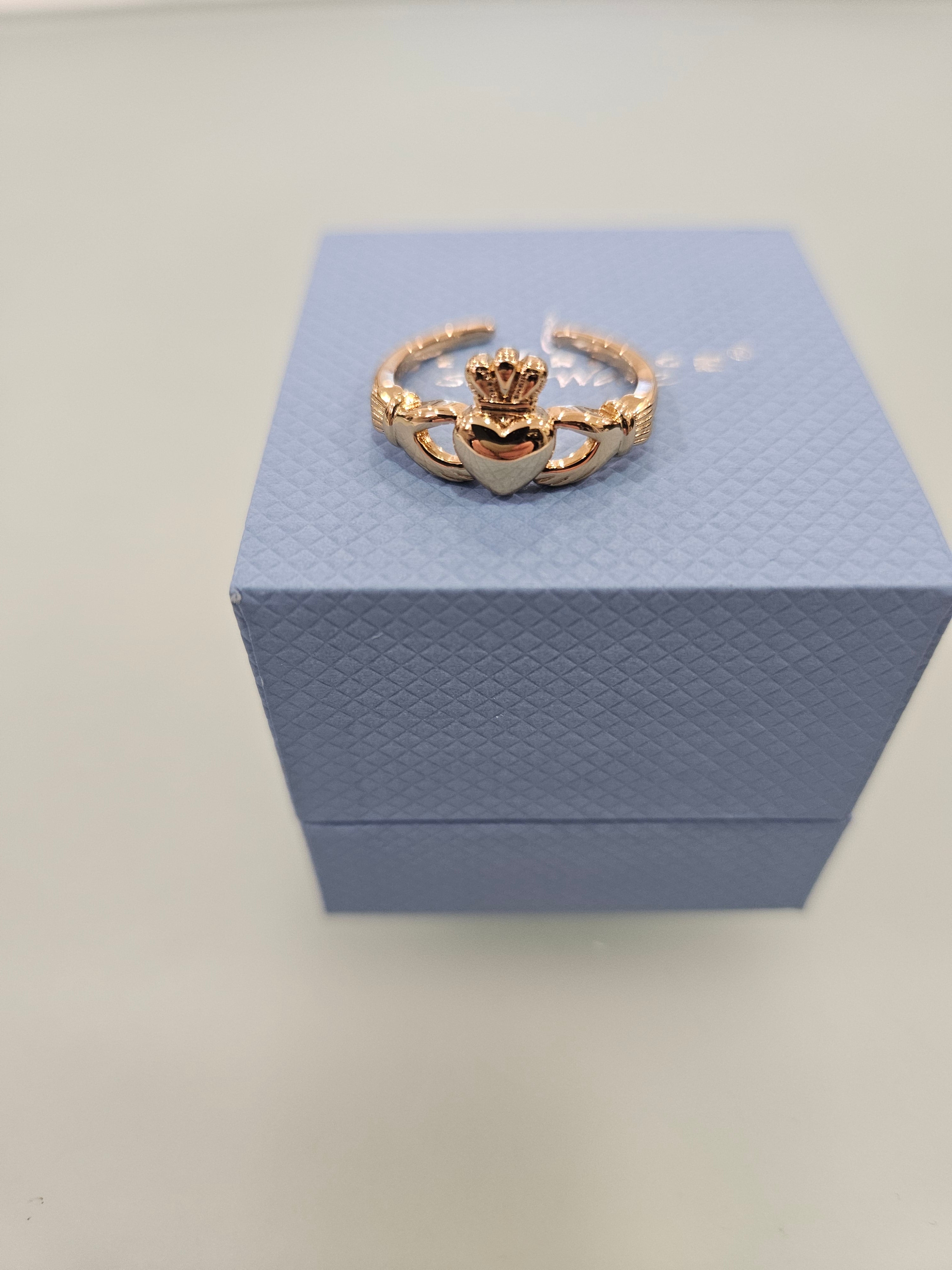 Goldplated  claddagh  ring
