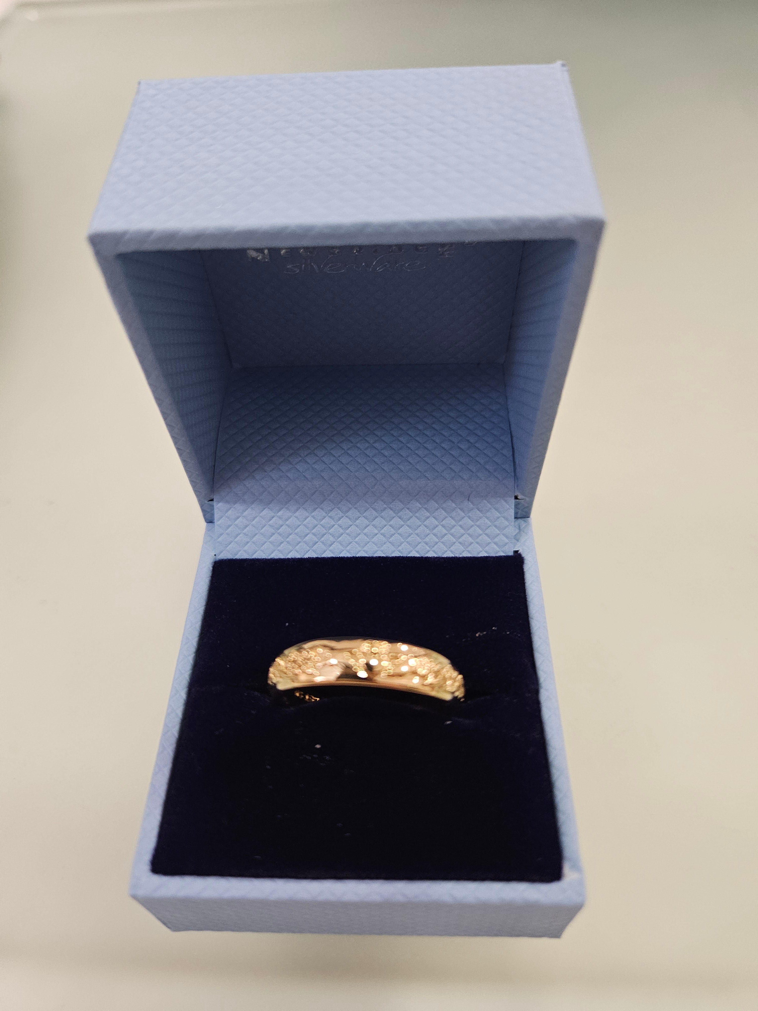 Goldplated claddagh band ring