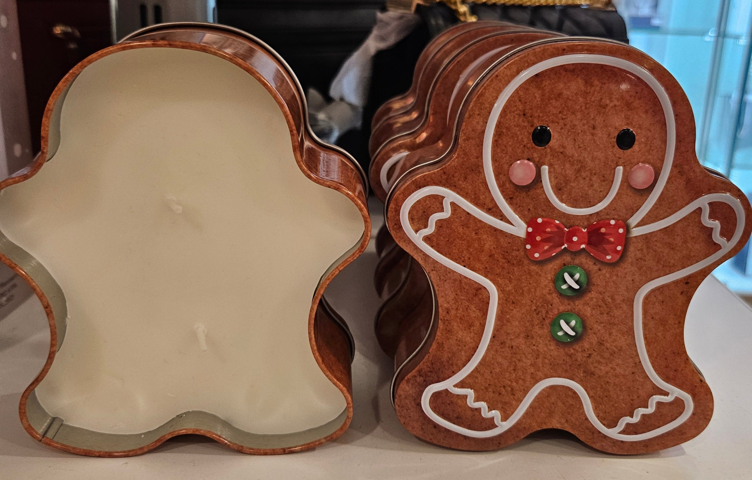 Gingerbread  candle in a tin